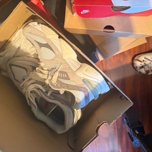 New Balance Kids Shoes - Gray and White - Picture 3 of 5